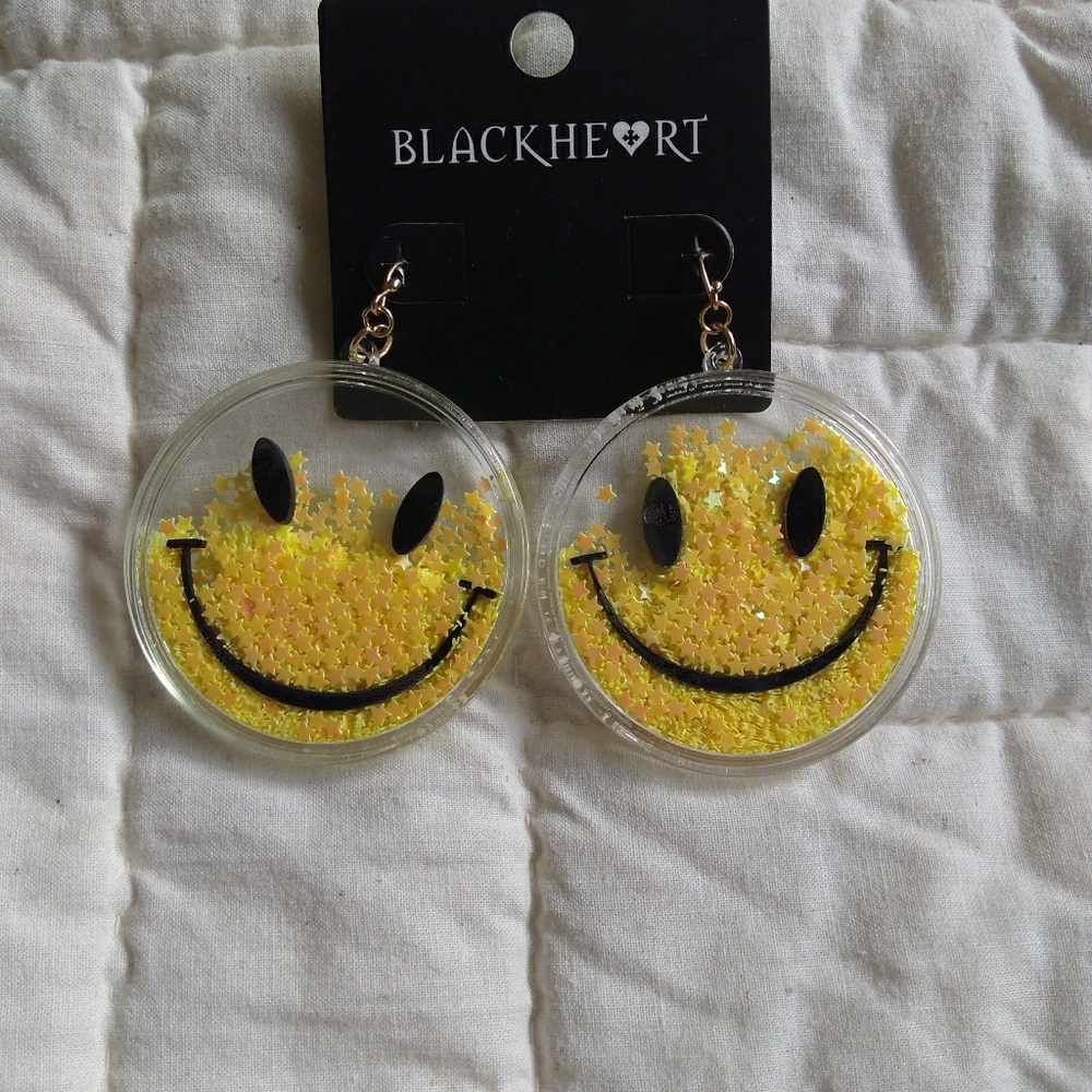 Blackheart smiley face earrings 🙂🌟